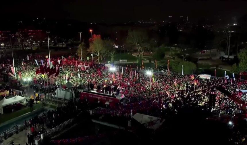 Özgür Özel: "Biz gücümüzü Atatürk'ün emaneti cumhuriyetten, seçtiğine sahip çıkanlardan alıyoruz"