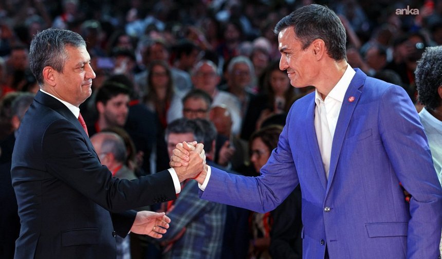 Özgür Özel Barselona’da Dünya Liderleriyle Omuz Omuza: Sosyalist Zirveye Damga Vuran Kareler!