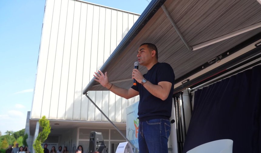 İzmir’de Kültür Şöleni: Kültürpark’ta Yazarlar Geçidi ve İmzalı Kitap Kuyrukları!