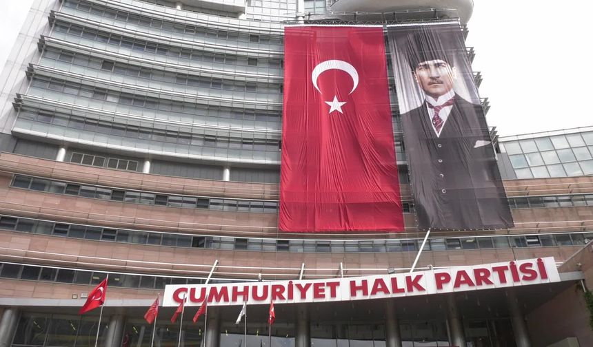 CHP Genel Merkezi'nde Enkaz Kaldırılıyor! İsimlikler Söküldü, Duvarlar Boyanıyor