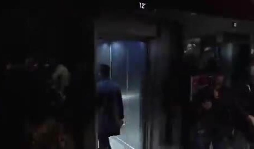 CHP’nin Kara Gecesinde 12. Katta Neler Yaşandı? "Önce Kadınlar" Diyerek Makamı Böyle Boşalttı!