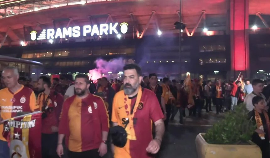İstanbul Sarı-Kırmızıya Boyandı: Galatasaray 26. Kez Zirvede, Sokaklar İnliyor!