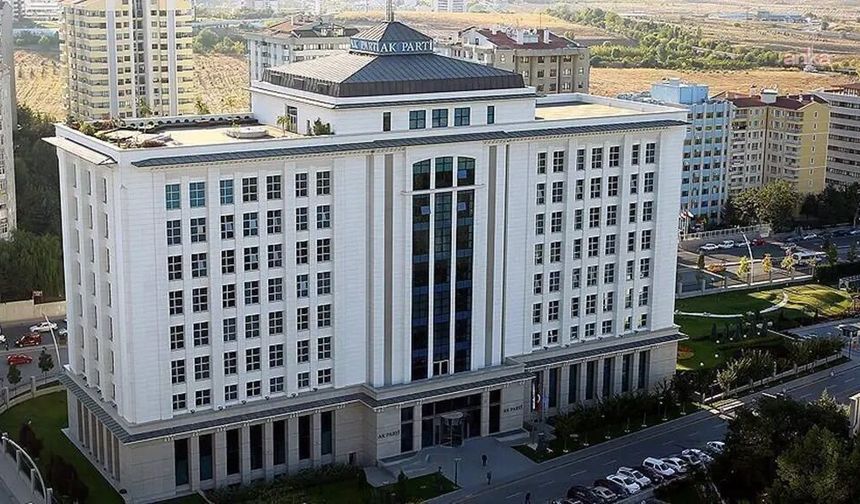 Siyasette Tarihi Bayramlaşma! Üç Bayramlık Buzlar Eriyor, AK Parti Kapılarını Açıyor