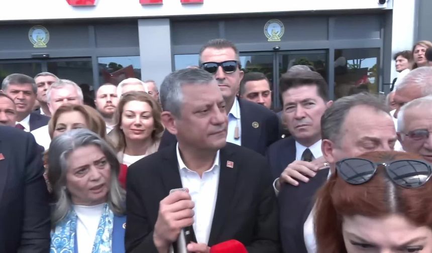 Özgür Özel Trabzon'da meydan okudu: "Erdoğan'ın oyun planlarını arkamızda bıraktık, iktidara yürüyoruz!"