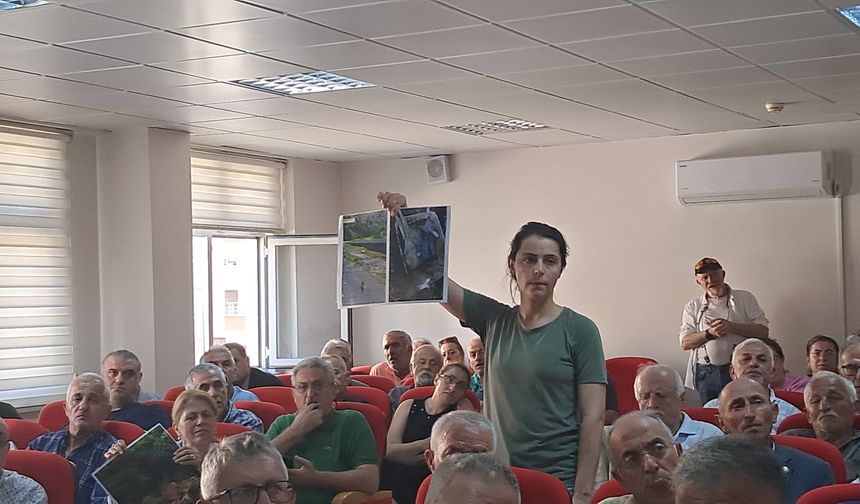 Artvin'de Dere Islahı Toplantısında Büyük Gerginlik: DSİ Yetkilileri Salonu Terk Etti!