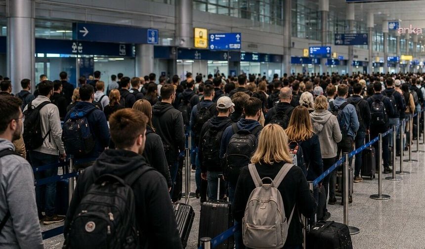 Avrupa Sınırında Kabus Başladı! Havalimanlarında İki Saatlik Kuyruk İsyanı
