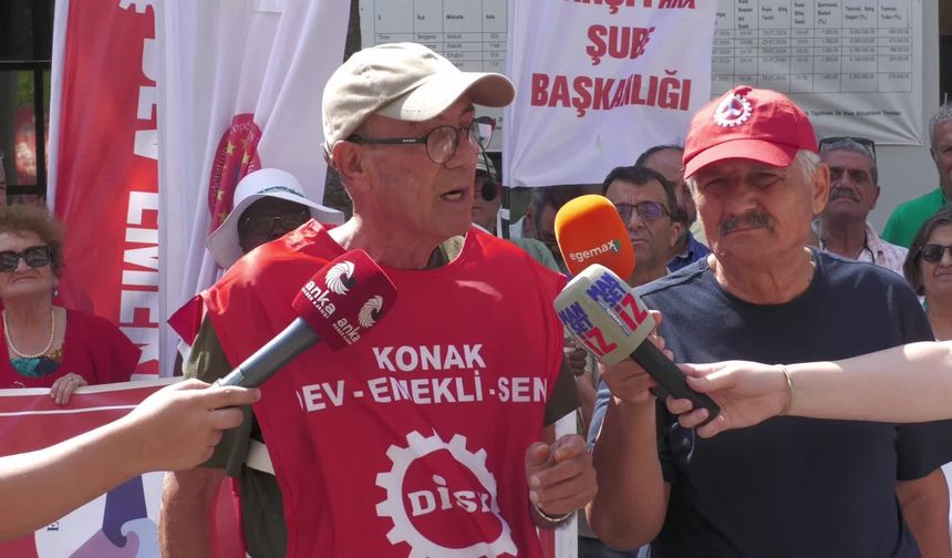 İzmir'de Emeklilerden İktidara "Kırmızı Kart": "Bizleri Ölüm Sınırının Altında Bıraktınız!"
