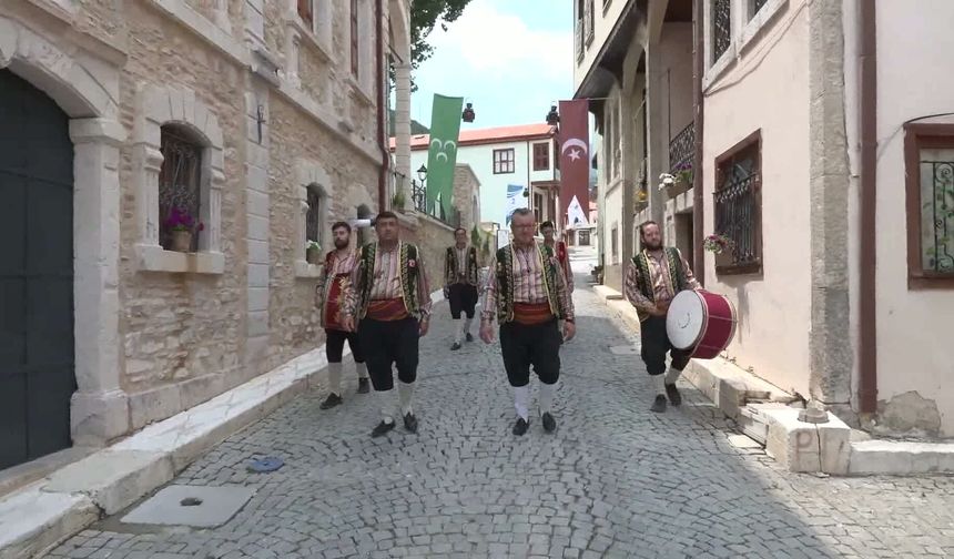 "Ya Tutarsa" Diyerek Dünyaya Maya Çaldı! Akşehir'de 800 Yıllık Zaman Yolculuğu Başladı!