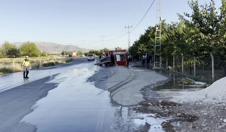 Yangına giden itfaiye aracı devrildi: 3 itfaiyeci yaralandı