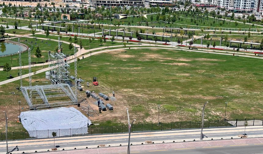 Malatya'da Festival Heyecanı Tavan Yaptı: Dev Sahne Kuruluyor!