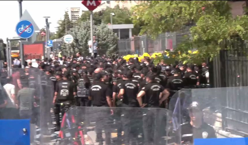 Ankara’da Madenci Ablakası: Bakanlığa Yürümek İsteyen Eti Gümüş İşçilerine Polis Engeli!