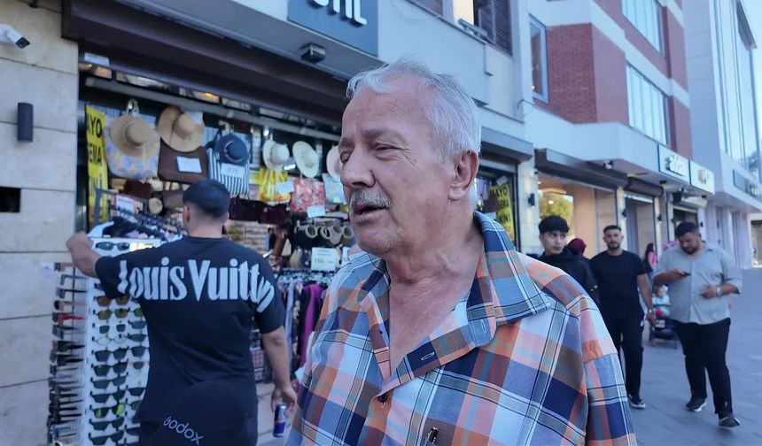Cebindeki Son 30 Lirayı Gösterdi: "Zaten Emekliler Ölsün Diyorlar!"