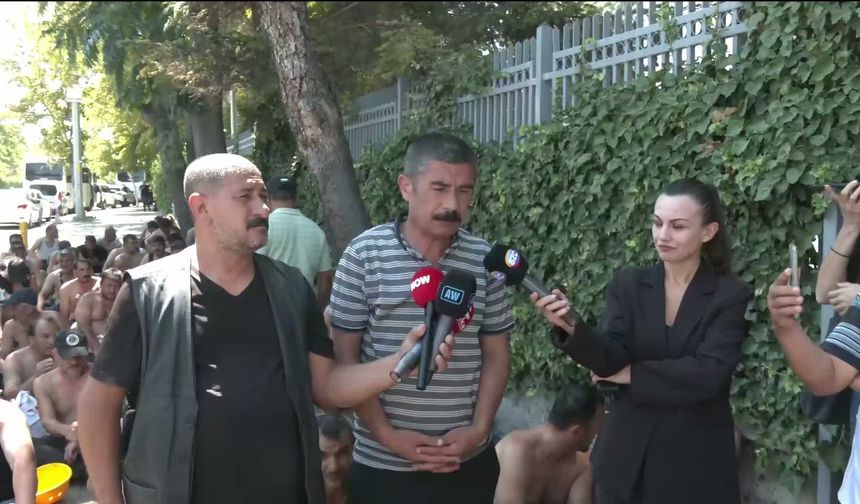 Madencilerden Bakanlık Önünde Çıplak Ayaklı Eylem: "İşçinin Hakkını Ödeyeceksiniz!"
