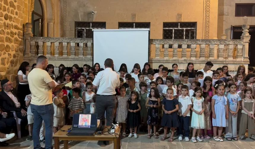 Tarihi Kilisede Gece Ayini: Süryani Cemaati Midyat'taki Anma Programında Buluştu