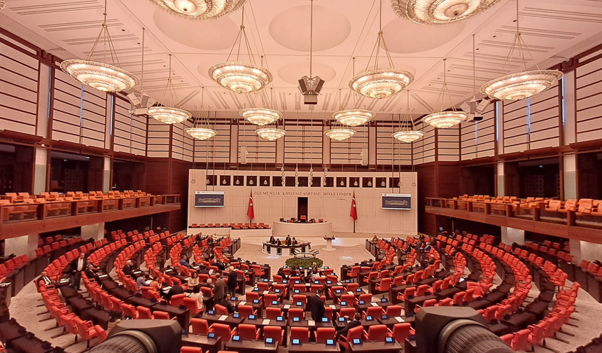 TBMM'de Kırmızı Alarm: Van Gölü Yok Oluyor, Mersin Körfezi Çöp Deposu Oldu!