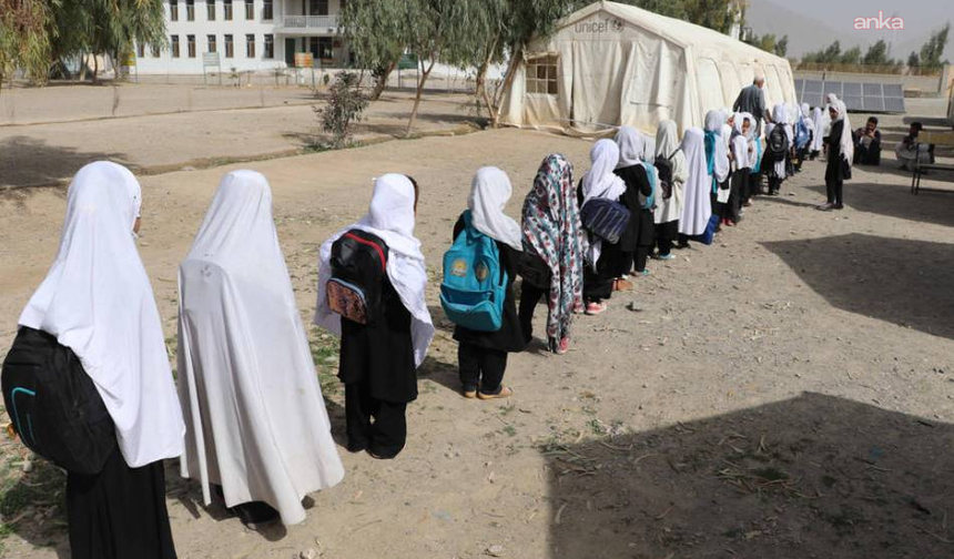 UNESCO Alarm Verdi: Afganistan'da 2,4 Milyon Kız Çocuğunun Eğitimi Engellendi!