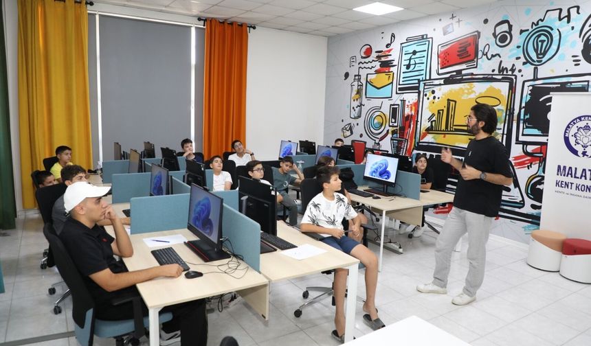 Malatya'da Çocuklar İçin Geleceğin Kapısı Aralanıyor: Robotik Kodlama Eğitimi Başladı!