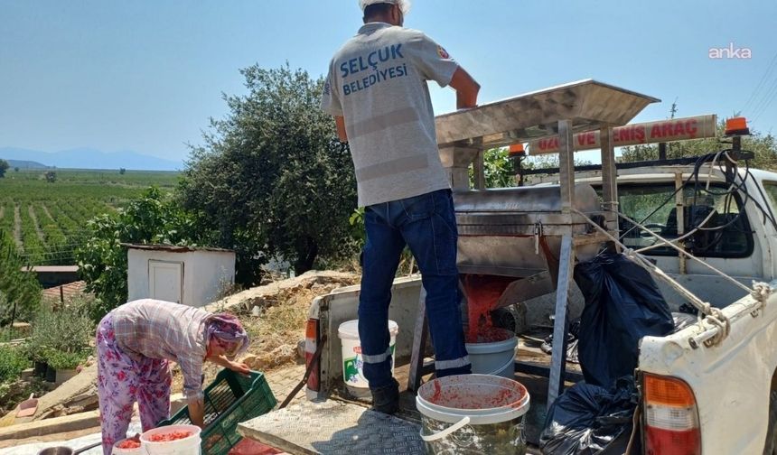 Efes Selçuk’ta Kış Hazırlığı Kolaylaşıyor: Salça Makinesi Vatandaşın Hizmetinde!