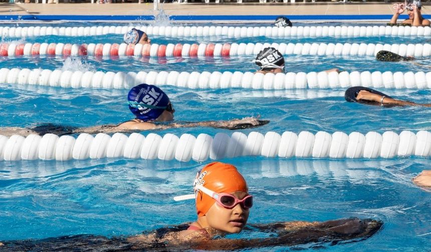 Mezitli'de Yaz Dönemi Yüzme Kursları Sona Erdi: 1330 Vatandaş Yüzme Öğrendi