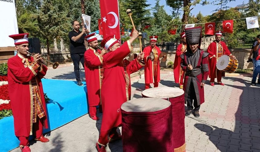 Darende'de 73 Yıllık Gelenek Başladı: 73. Zengibar Karakucak Güreş ve Kültür Festivali Coşkuyla Açıldı