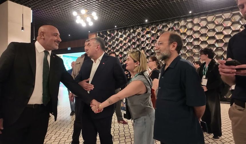 Altın Koza’da Gurur Gecesi: Oscar Ödüllü Asghar Farhadi’ye Yaşam Boyu Başarı Ödülü