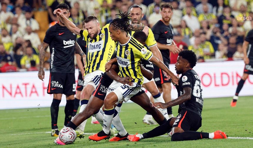 Beşiktaş Derbide Fenerbahçe'yi 2-1 Mağlup Etti