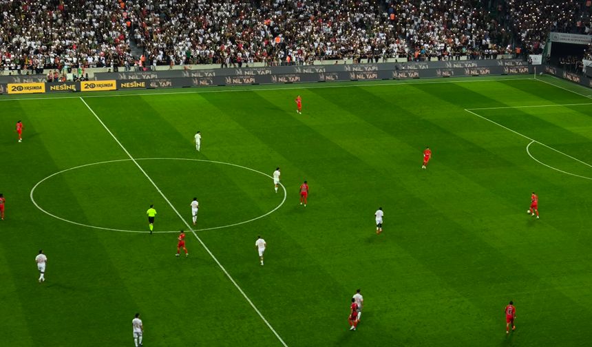 Diyarbakır’da Tariih Gece: Amedspor Başakşehir’i 5-0 Mağlup Etti