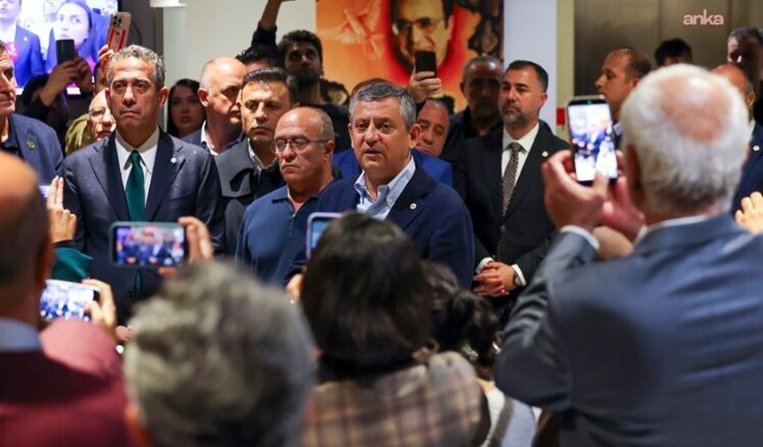Özgür Özel'den Kayyım Atanan Halk TV'ye Dayanışma Ziyareti: "Hedef Alınan Halkın Haber Alma Hakkıdır"