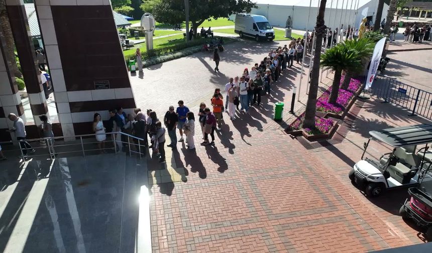 Altın Portakal'da Film Ekipleri Seyirci Karşısına Çıktı: Söyleşilere Yoğun İlgi