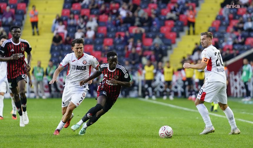 Burak Yılmaz Yönetimindeki Çorum FK Deplasmanda Gaziantep FK'yi Farklı Geçti: 0-3