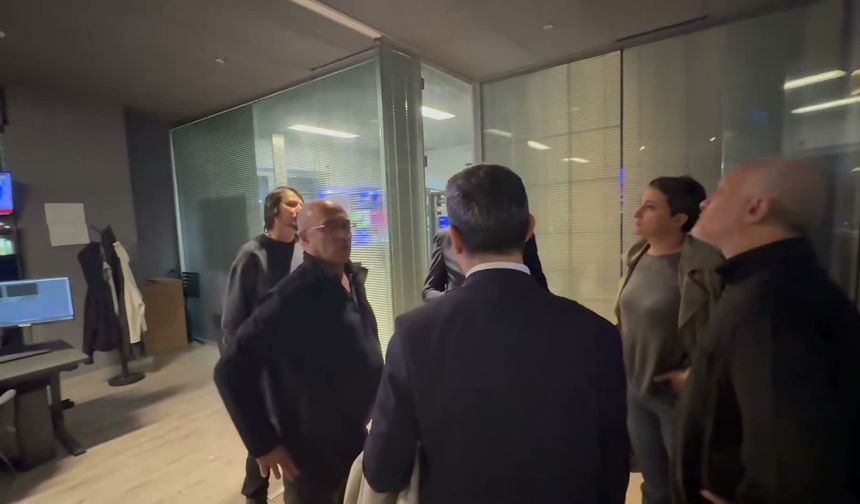Halk TV'ye Şafak Operasyonu: Kanala Kayyım Atandı, Polis Binada Arama Yapıyor