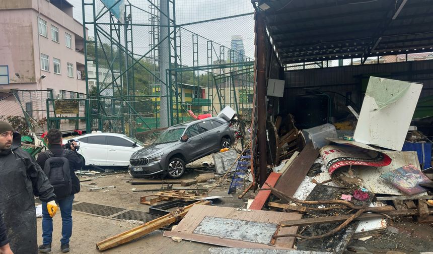İstanbul'da Sel Felaketinde Acı Bilanço Artıyor: Can Kaybı 3'e Yükseldi, 4 Kişi Aranıyor!