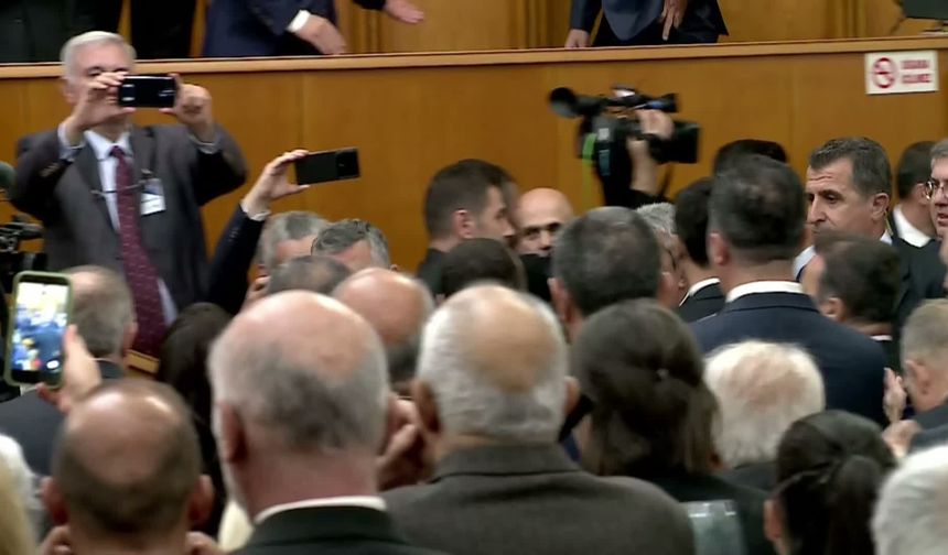 Özgür Özel'den Meclis'te Tarihi Konuşma: "O Sandığa Varacağız, O Seçimi Alacağız!"
