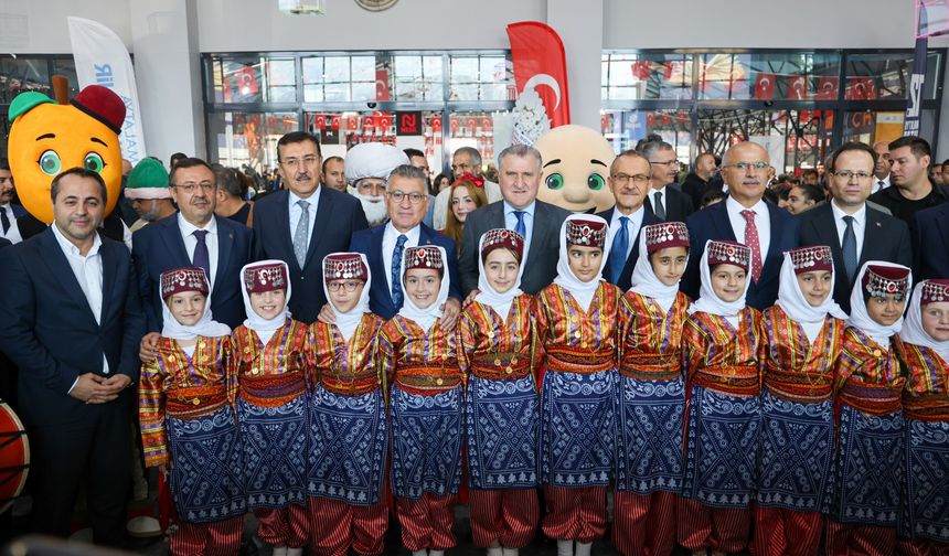 Malatya 12. Anadolu Kitap Fuarı açıldı: 300 yazar, 300 yayınevi kitapseverlerle buluşuyor
