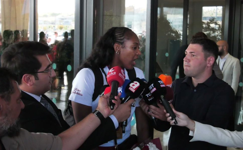 Filenin Sultanları Yurda Altın Madalyayla Döndü: "Atatürk'ün Kızları Olarak Bayrağı Daha Yükseğe Taşıyacağız"