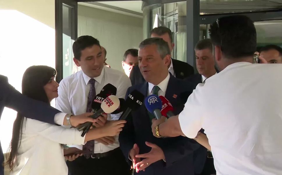 Özgür Özel’den Siyasette Kartları Yeniden Karma Hamlesi: "Yeni Partimize Katılacağız!"