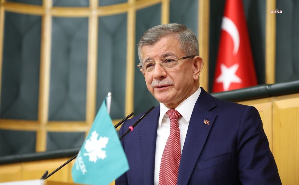Siyasette Bomba İddia: Ahmet Davutoğlu Siyaseti Bırakıyor mu?
