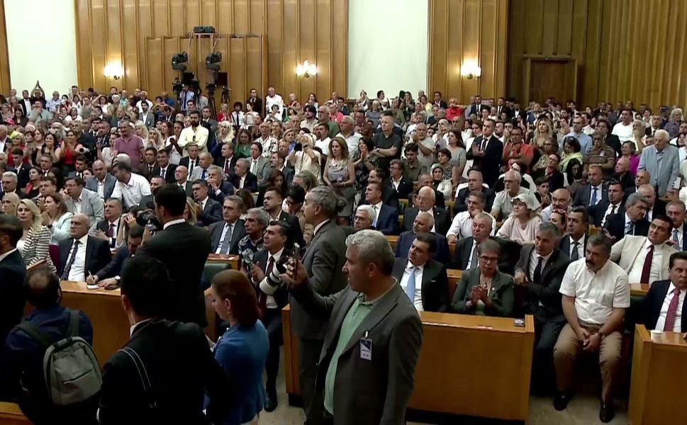 "Yeni Yolu Açıyoruz": Özgür Özel CHP Kürsüsüne Veda Etti