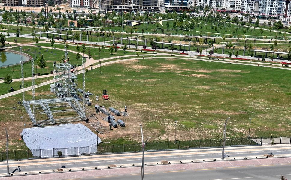 Malatya'da Festival Heyecanı Tavan Yaptı: Dev Sahne Kuruluyor!