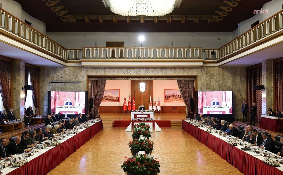 AK Parti 'Çerçeve Yasa' Teklifini Sunmaya Hazırlanıyor: İşte Masadaki Detaylar!