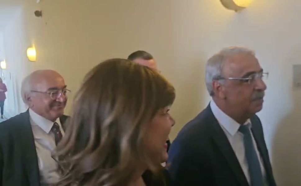 DEM Parti'de Kritik 'Çerçeve Yasa' Zirvesi Tamamlandı: Eş Genel Başkanlar İmzayı Attı!