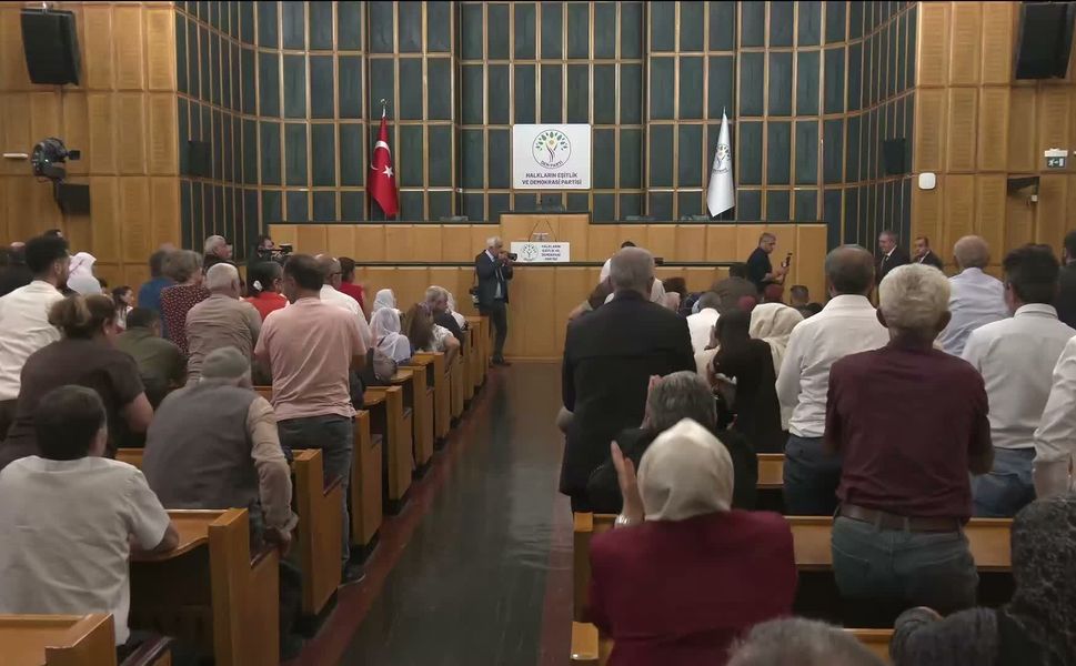 DEM Parti’den Tarihi Meclis Çağrısı: "Ağustos’ta Çerçeve Yasa, Ekim’de Demokratik Bahar!"