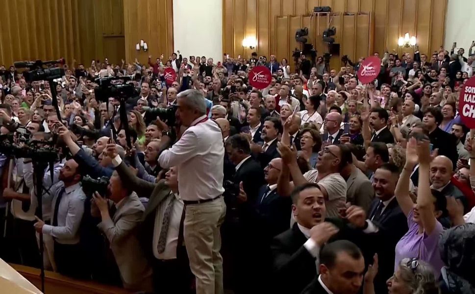 Kılıçdaroğlu'ndan Grup Toplantısında Sert Çıkış: Bu Kemal Hiçbir Gücün Karşısında Eğilmez