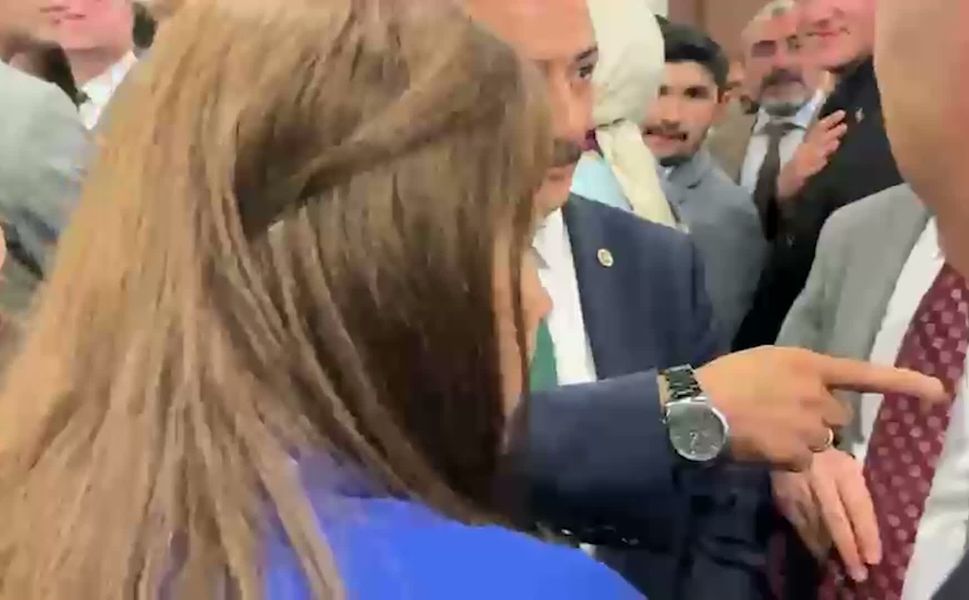 Meclis Koridorlarında Şok Anlar! Kapılar Açılmadı, Vekiller Ezilme Tehlikesi Atlattı
