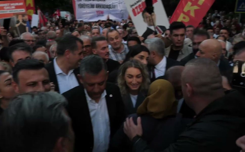 Özgür Özel Beylikdüzü'nde Konuştu: 500'üncü Günde Dikkat Çeken Mesajlar!
