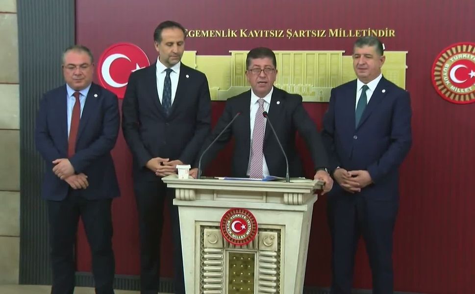 Siyasette Toplu İstifa Depremi: YENİ Parti Rakam Verdi, Sayı 300'ü Aşıyor!