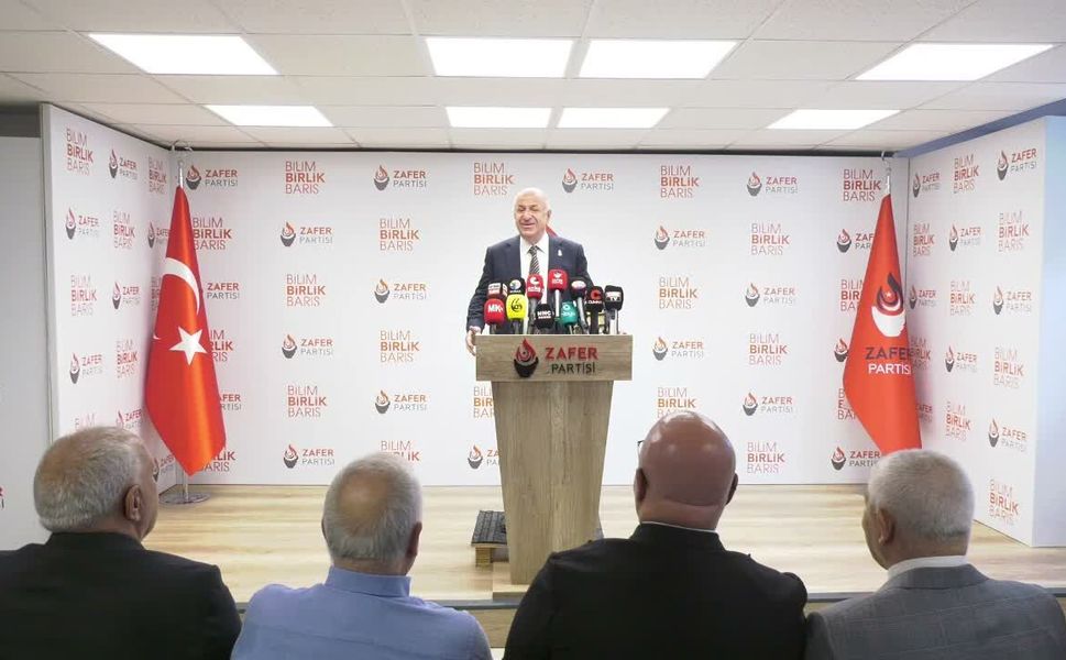 Ümit Özdağ Özgür Özel'e Seslendi: "Atatürk'ün Kurduğu Devletin Tasfiyesine Ortak Olmayın!"