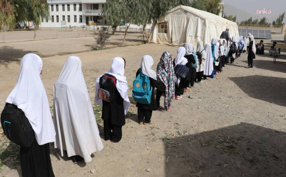 UNESCO Alarm Verdi: Afganistan'da 2,4 Milyon Kız Çocuğunun Eğitimi Engellendi!
