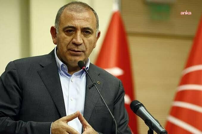 CHP'de Cemevi Depremi: Gürsel Tekin Tam 63 Üyenin Biletini Kesti!