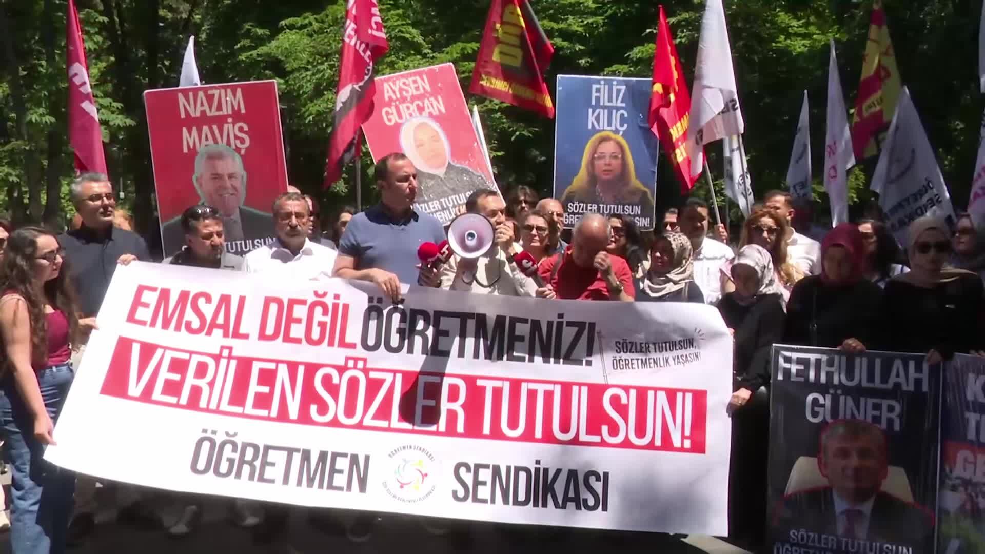 Hak arayan öğretmenlere Ankara'da sert müdahale: Kurtuluş Parkı barikatlarla kapatıldı!